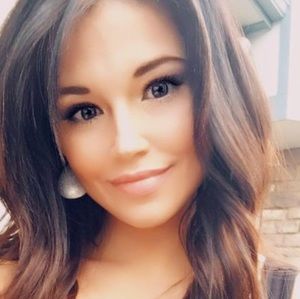 Meet your Posher, Leanne